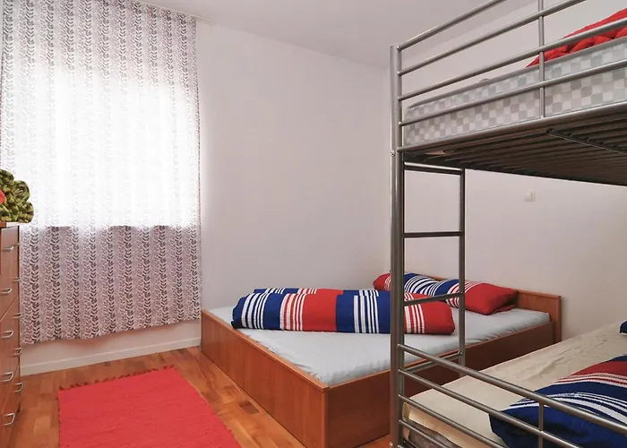 Apartamento Awesome In With Wifi Nin